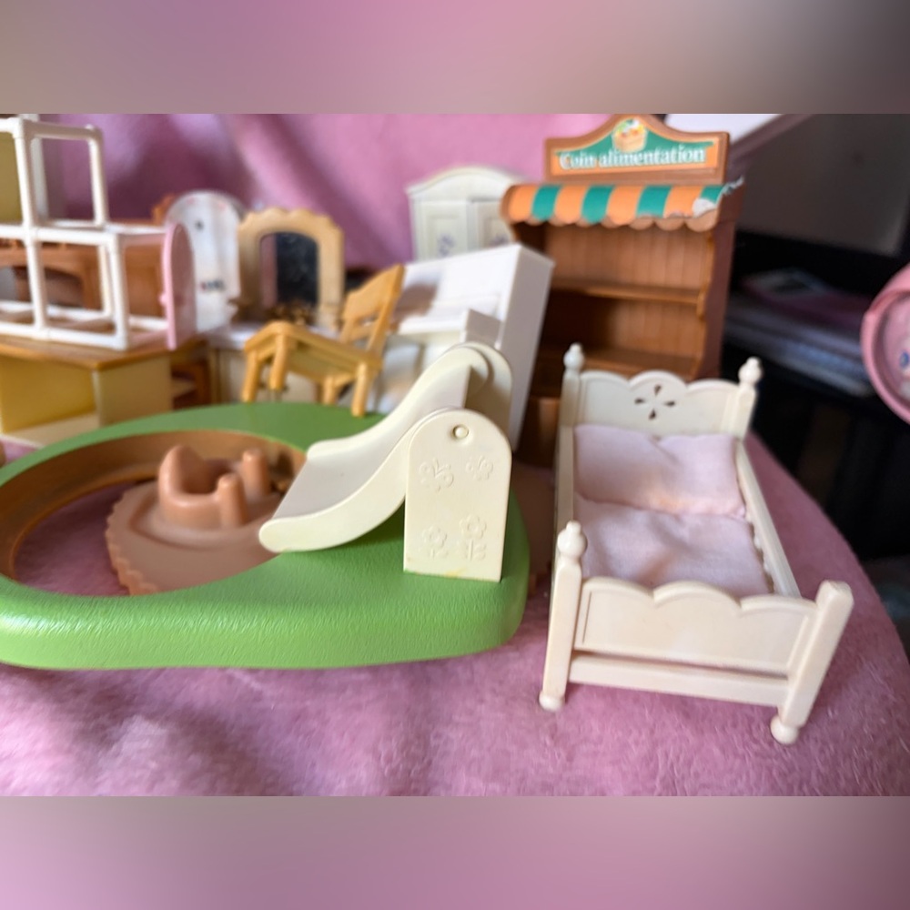 LOT of vintage calico critters furniture - Picture 8 of 9